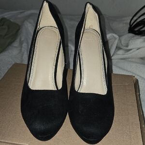 Elegant Black Women's Pumps